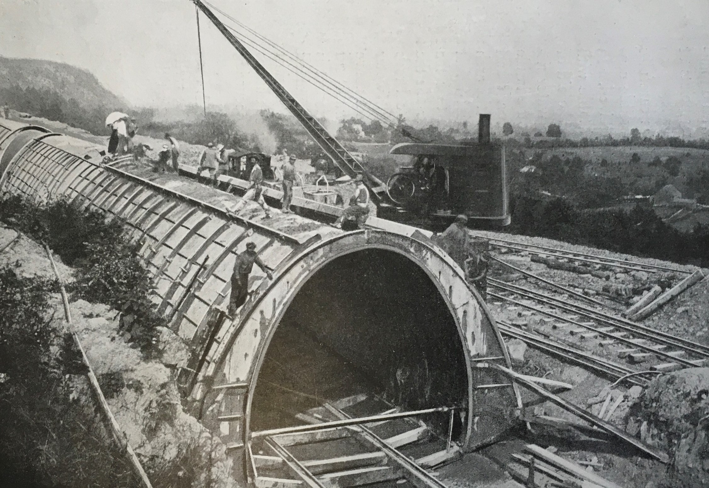 Acueducto histórico en construcción